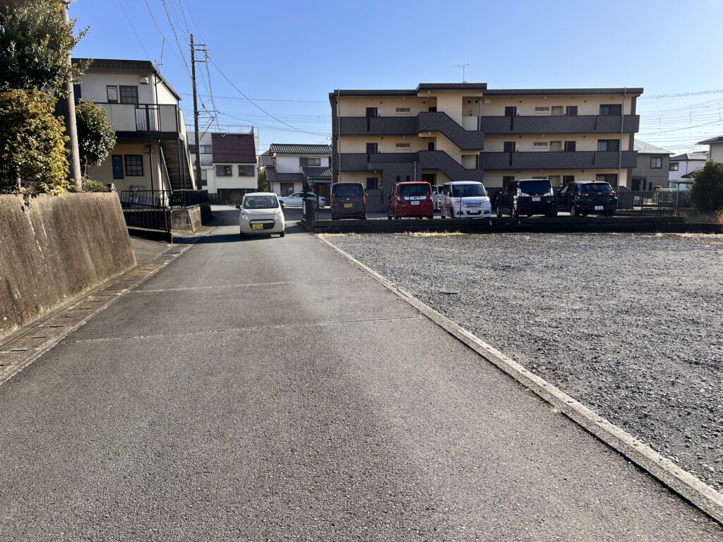 分譲地前面道路　閑静な住宅地にあります