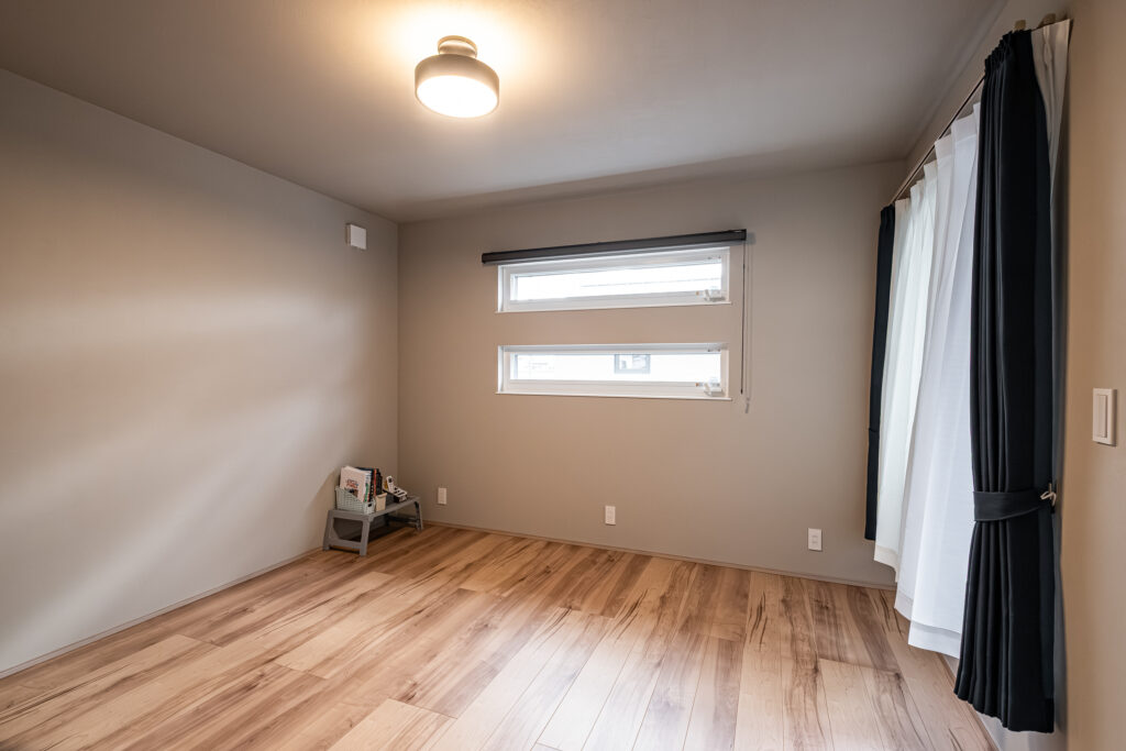 賃貸時代との違いを日々感じる、光と開放感に包まれた暮らし｜寝室｜富士市 注文住宅｜イデキョウホーム