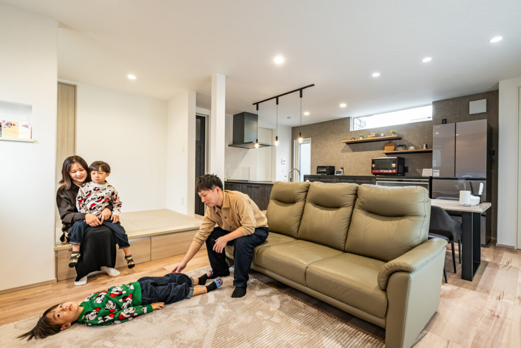 賃貸時代との違いを日々感じる、光と開放感に包まれた暮らし｜家族と触れ合うリビング｜富士市 注文住宅｜イデキョウホーム